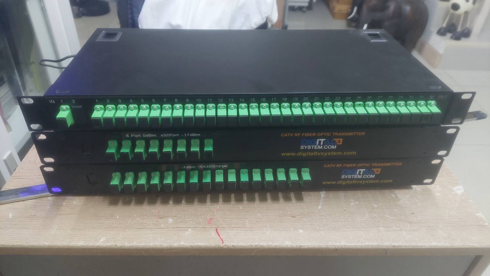 FTTH CATV TRANSMITTER เครื่องส่งสัญญาณออปติคอล CATV 16 พอร์ต 10 1550nm